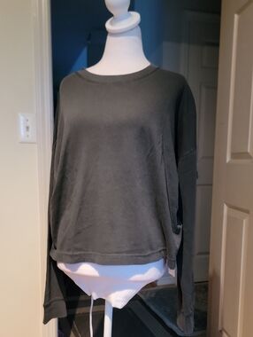 Women's Black Long-Sleeve Crewneck Top